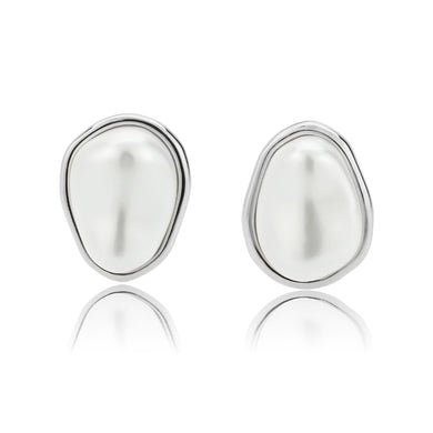 3W1732 - Imitation Rhodium Brass Earring with Synthetic in White