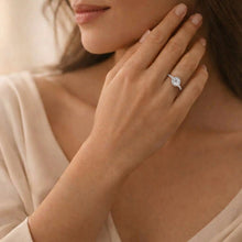 Load image into Gallery viewer, DA022 - High polished (no plating) Stainless Steel Ring with AAA Grade CZ  in Clear
