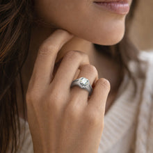 Load image into Gallery viewer, TK2043 - High polished (no plating) Stainless Steel Ring with AAA Grade CZ  in Clear