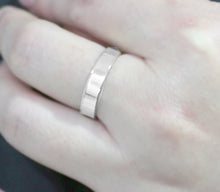 Load image into Gallery viewer, TK3832N- High Polished( No Plated) Stainless Steel Ring with Top Grade Crystal in Clear